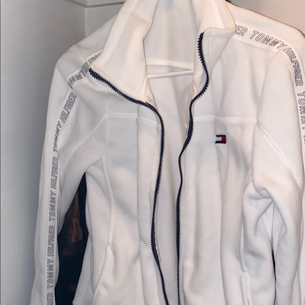 Tommy Hilfiger White Ski & Snow Jacket Sporty Design NWT Trendy Logo
